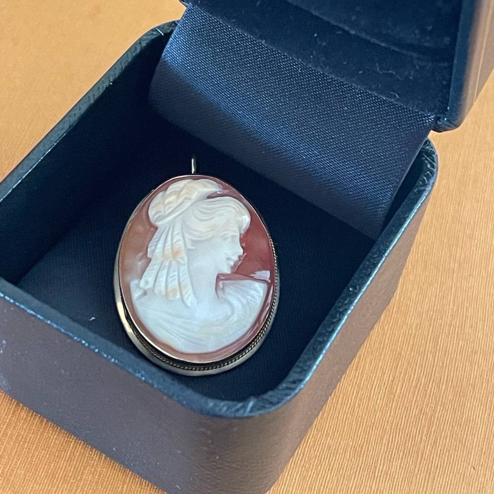 Authentic cameo brooch or  pendant 14 k gold